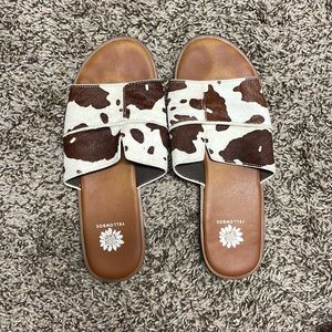 Yellow Box cow hide sandals - size 8 - no damages